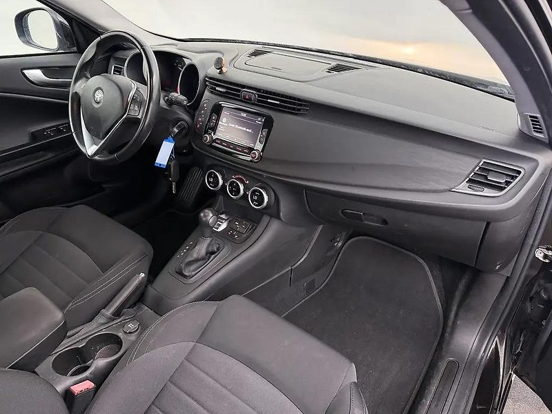 Alfa Romeo Giulietta 1.4T Aut. MultiAir 125kW Super - fotka 4 z 11