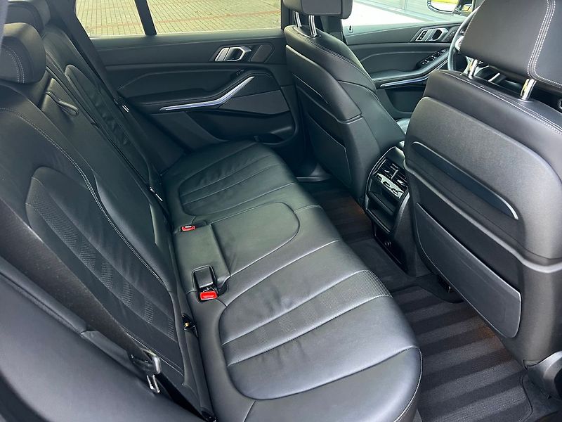 BMW X5 M50d xDrive-TOP STAV - fotka 30 z 57
