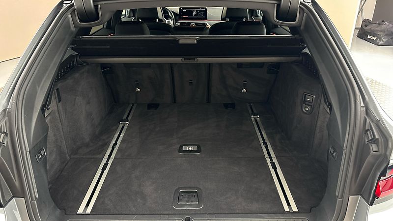 BMW Řada 5 540i AUT xDrive M-paket Tourin - fotka 17 z 34