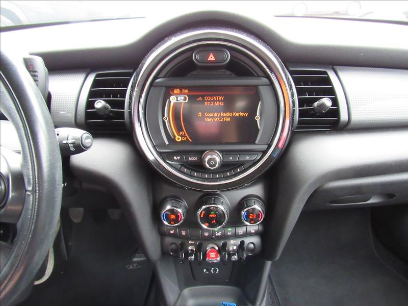 Mini Cooper 1,5 i 100kW - fotka 15 z 34