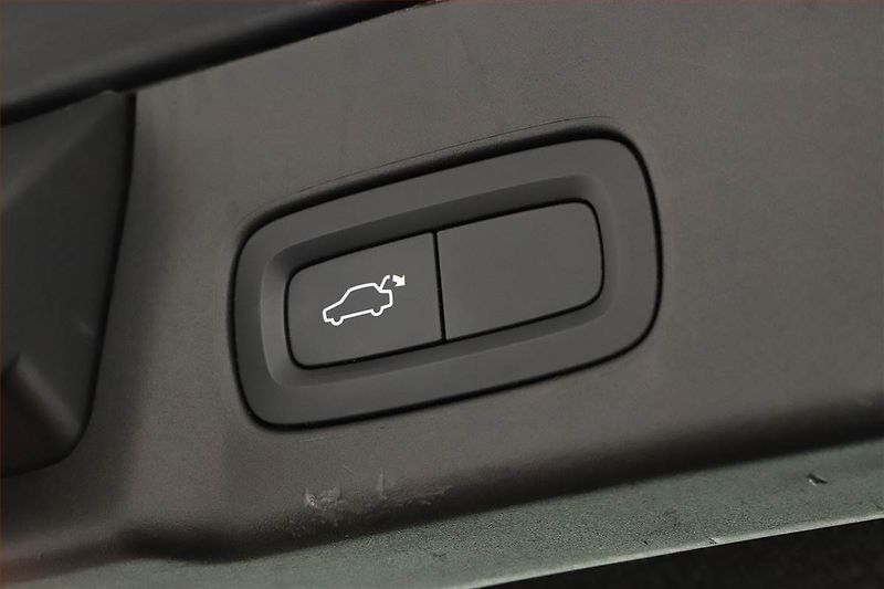 Volvo V90 (2019) D5 AWD, 4x4,Automat,Kůže - fotka 18 z 26