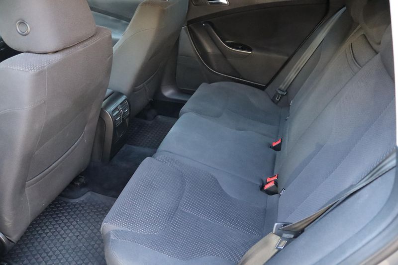 Volkswagen Passat VARIANT 2.0TDI DSG 103kW - fotka 38 z 50