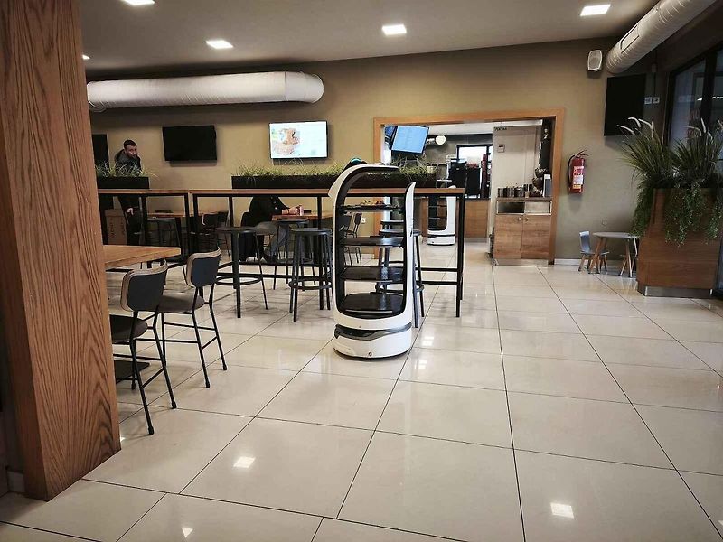 V Bistru Bonfood vládnou kočičí roboti.