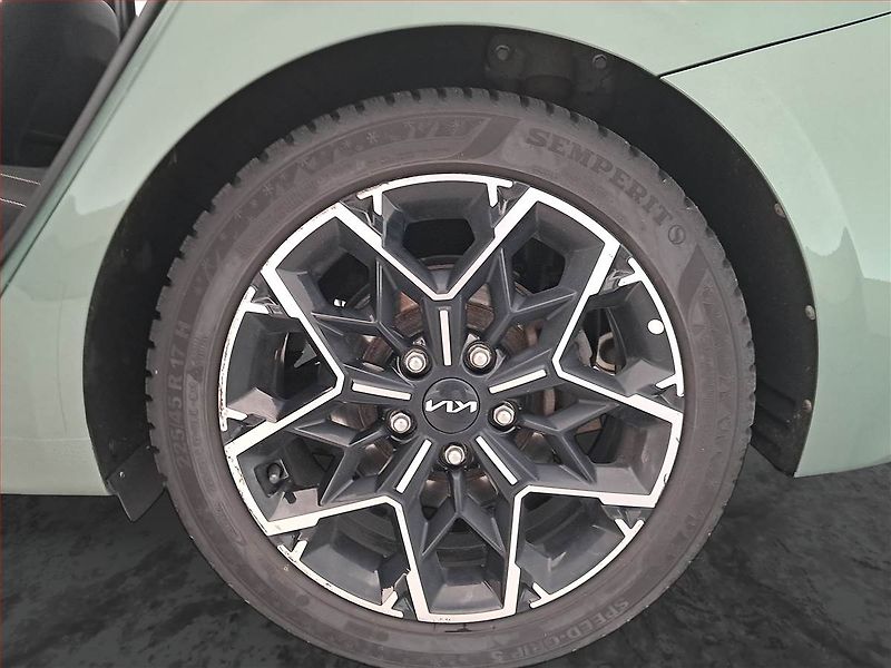Kia Ceed (2023) GT Line 1.5 T-GDI - fotka 15 z 21