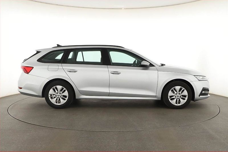 Škoda Octavia (2023) Ambition 2.0 TDI, ČR,1.maj - fotka 6 z 16