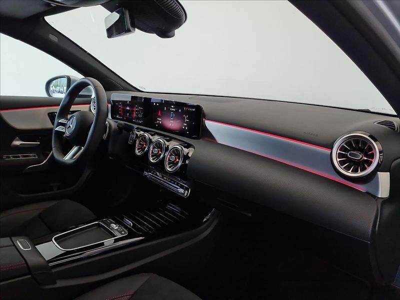 Mercedes-Benz Třídy A 200d AMG Style Edition - fotka 14 z 22