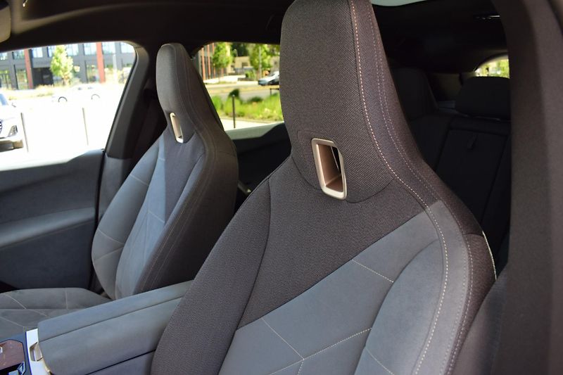 BMW iX (2024) iX40xD/pano/360 - fotka 21 z 46