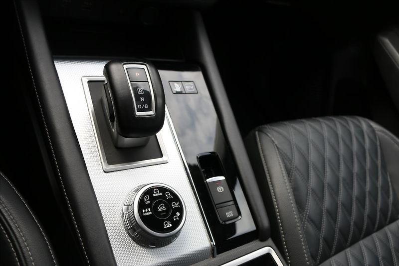 Mitsubishi Outlander 2,4 PHEV, 7míst, Tažné - fotka 25 z 56