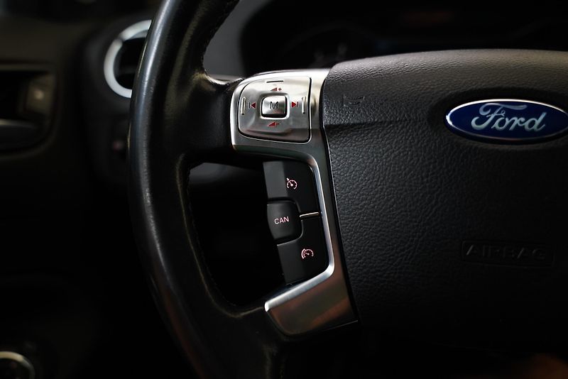 Ford Mondeo - fotka 15 z 23