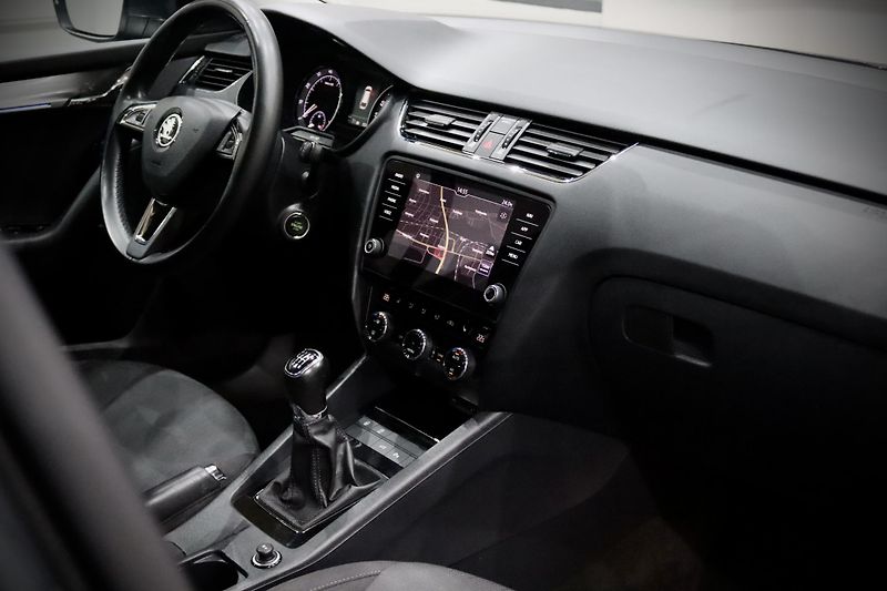 Škoda Octavia 3 FL Combi 1.4 TSI 110 kW - fotka 18 z 38