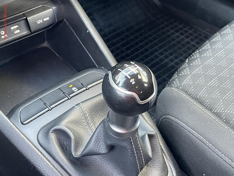 Kia Rio (2017) 1.2i, ČR, AC, tempo - fotka 13 z 19