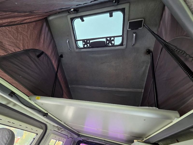 Ford Transit (2003) 2.0 Di-OR.VESTAVBA-4xSPANÍ  - fotka 25 z 35