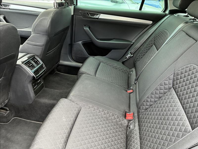 Škoda Superb 2,0 PANORAMA,TAŽNÉ,EL.KUFR - fotka 12 z 28