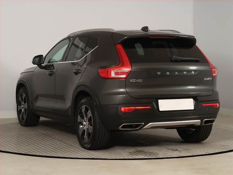 Volvo XC40 (2018) Inscription D4 AWD, 4X4 - fotka 4 z 17