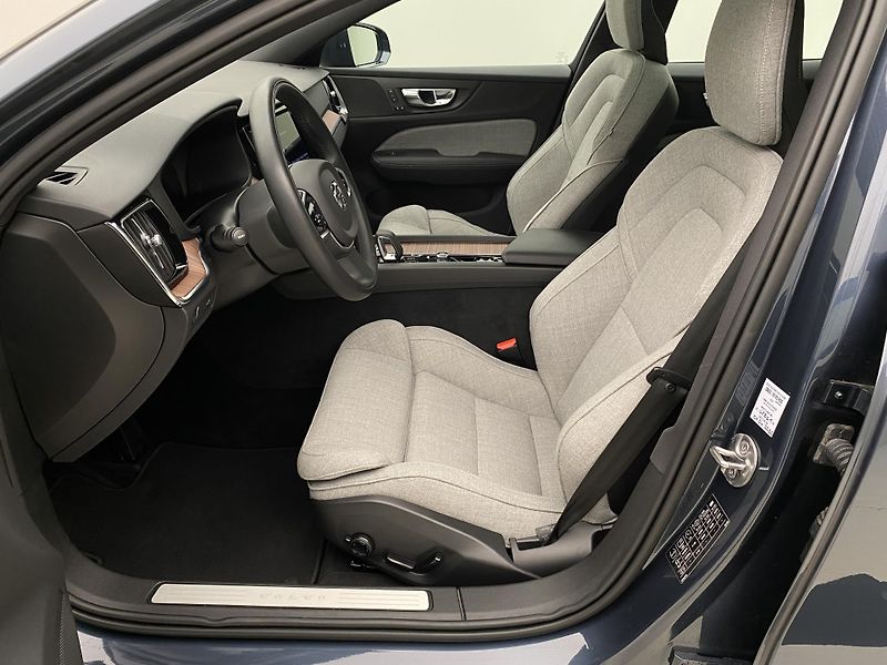 Volvo V60 CC B4 AWD BRIGHT PLUS AUT  - fotka 3 z 41