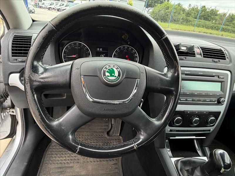Škoda Octavia 1,6  1,6 DISEL - fotka 19 z 32