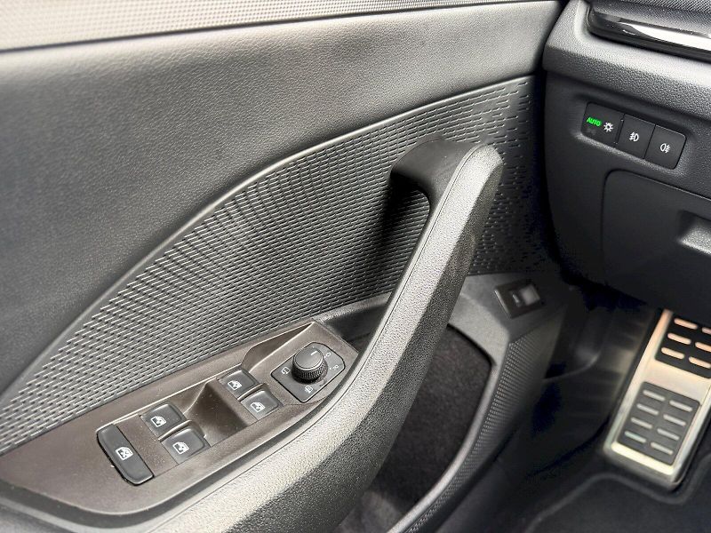 Škoda Octavia (2023) 2.0 TDI 110kW DSG SportLine - fotka 11 z 35