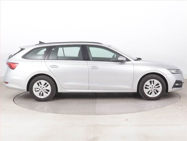 Škoda Octavia (2022) Ambition 2.0 TDI, ČR,1.maj - fotka 6 z 15