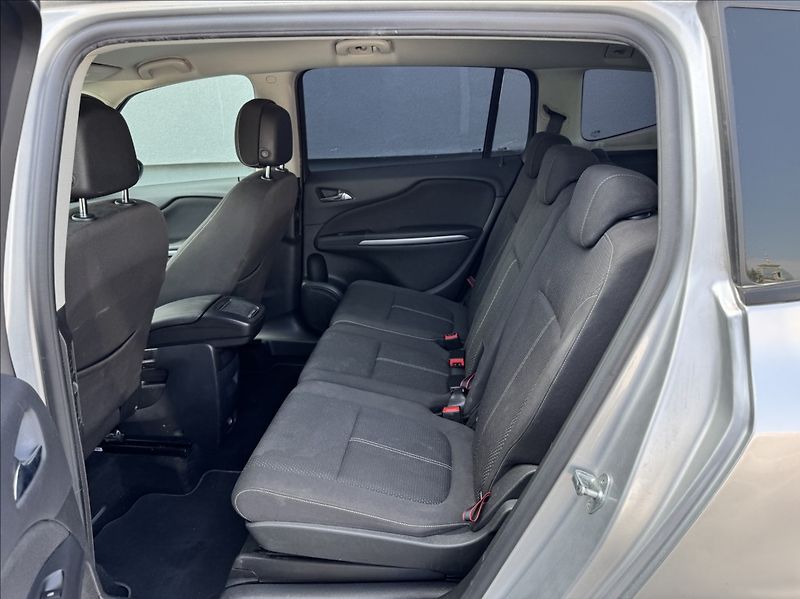 Opel Zafira 1,6 CDTi 100kW TOURER tažné - fotka 19 z 50