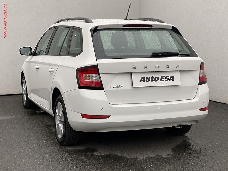 Škoda Fabia (2020) 1.0 TSi, 2.maj,ČR, Ambition - fotka 6 z 17