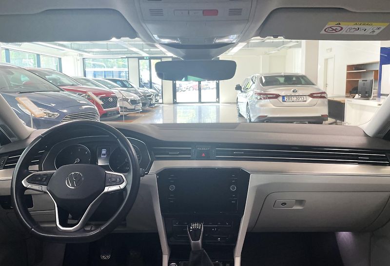 Volkswagen Passat 2.0TDI 110 kW BMT Elegance, ČR - fotka 13 z 29
