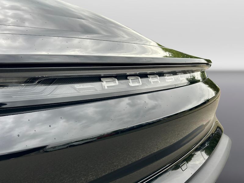 Porsche Taycan (2023) 4S - fotka 17 z 25