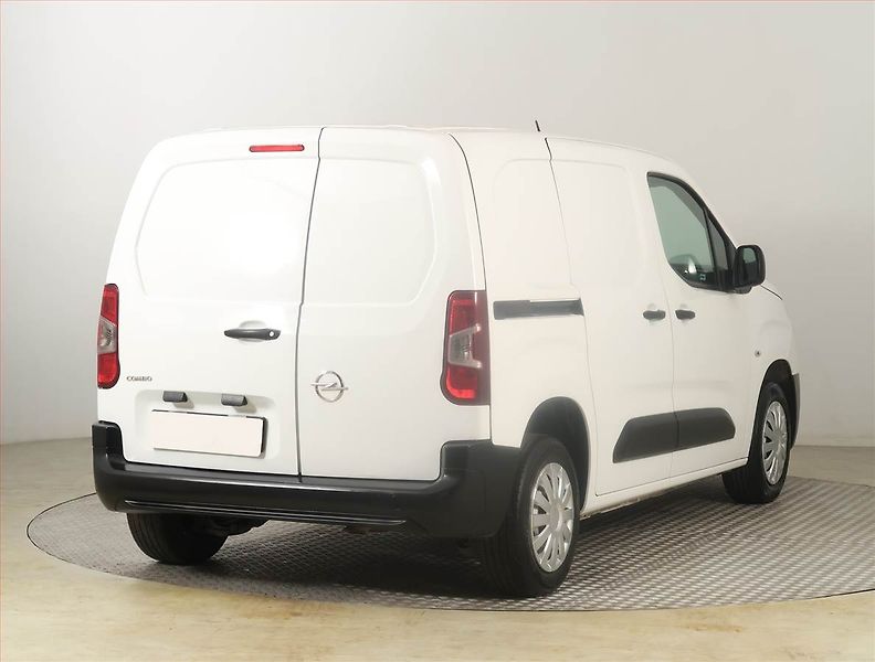 Opel Combo (2022) 1.2 Turbo, ČR, DPH - fotka 5 z 14