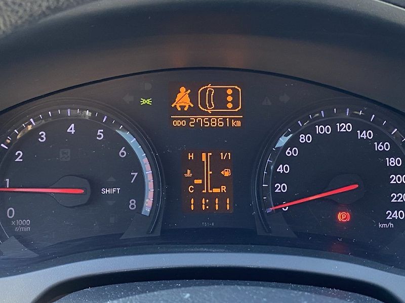Toyota Avensis 1.6i, ČR, manual, 2x kola - fotka 10 z 13