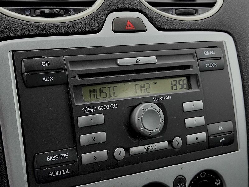 Ford Focus (2006) 1,6 i 74 Kw Automat - fotka 10 z 31