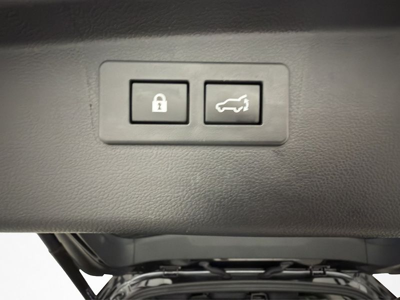 Subaru Outback 2.5i 4WD Touring + tažné - fotka 31 z 32