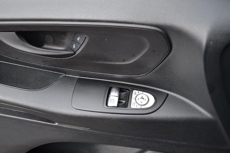 Mercedes-Benz Vito  7G automat najeto 25 t. km  - fotka 11 z 39