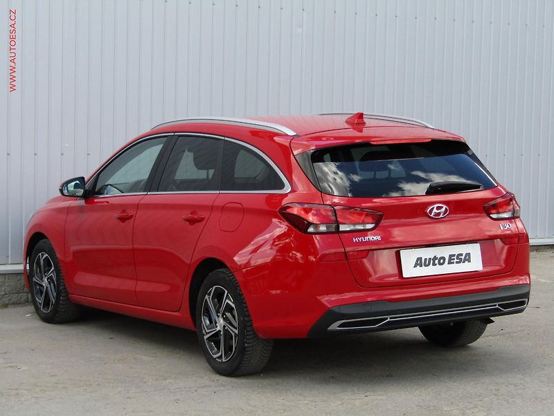 Hyundai i30 (2023) 1.0 T-GDi, ČR, servis.kniha - fotka 6 z 21