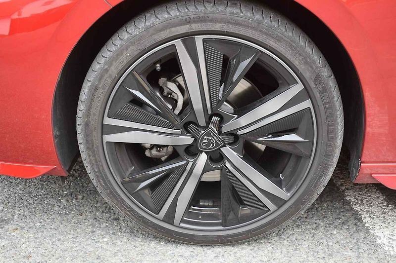 Peugeot kombíky umí. Platí to i novém 308 SW