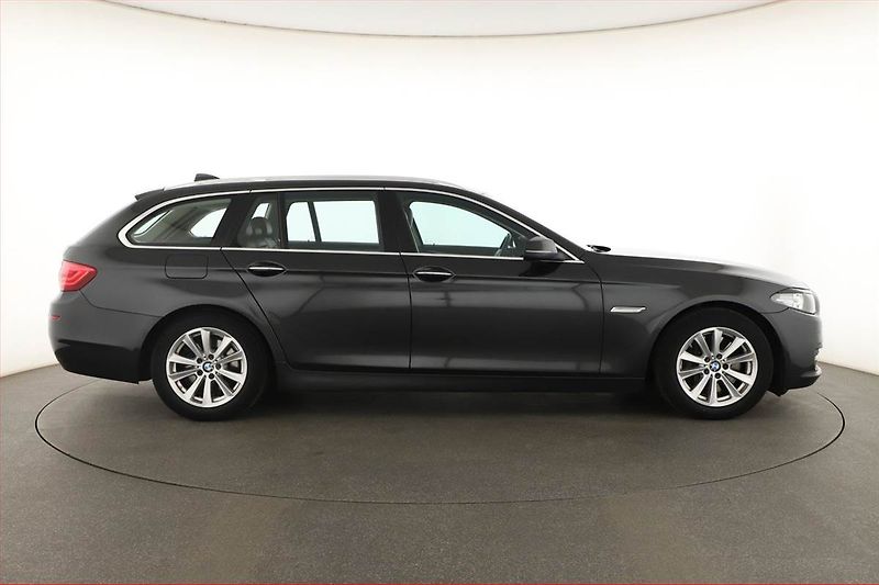 BMW Řada 5 (2016) 525d, Automat, Navi, Bi-Xenony - fotka 6 z 20