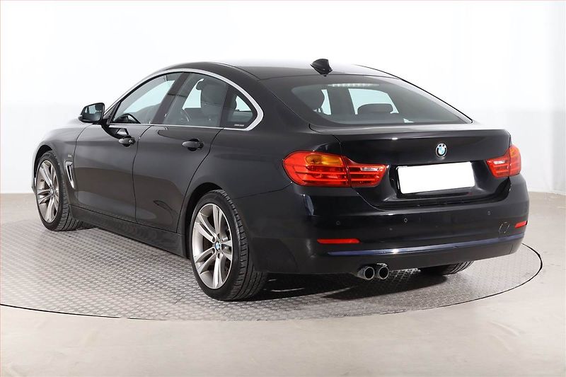 BMW Řada 4 (2015) Sport Line 420d, Automat, Navi - fotka 4 z 25