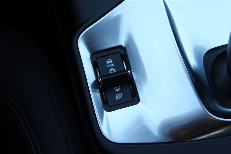 Jaguar E-Pace 2,0 D180  ČR,4x4,AUTOMAT,S - fotka 23 z 37