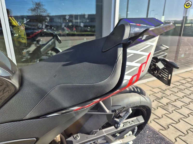Aprilia Tuono V4 1100 Factory (2026) E5+ - fotka 12 z 20