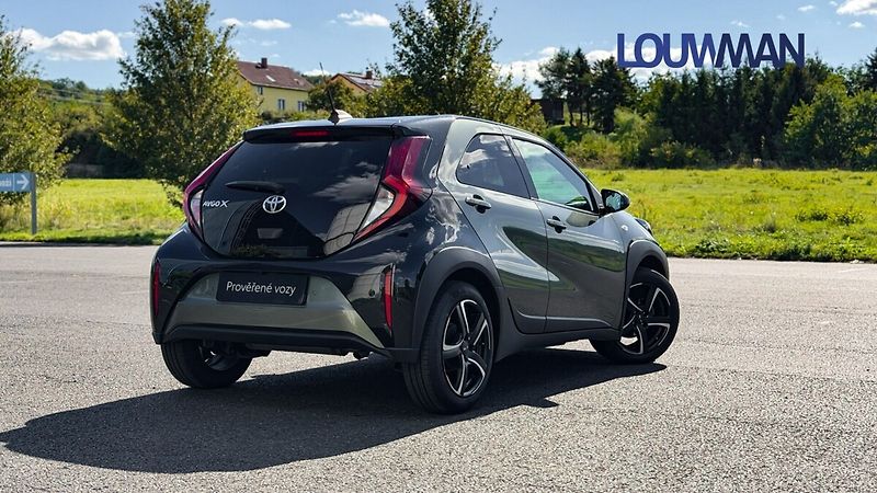 Toyota Aygo STYLE TECH VISION - fotka 18 z 19