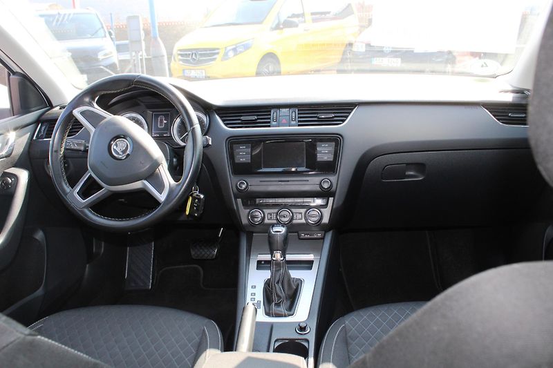 Škoda Octavia (2015) 1,6TDI XENONY TEMPOMAT ALU DSG - fotka 17 z 21