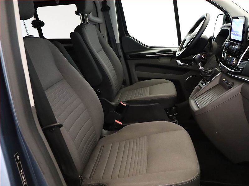 Ford Tourneo Custom (2023) Titanium 2.0 EcoBlue, ČR, 1Maj - fotka 7 z 17