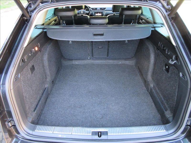 Škoda Superb 2,0 TDi 110 Kw, Style, DSG, No - fotka 30 z 36