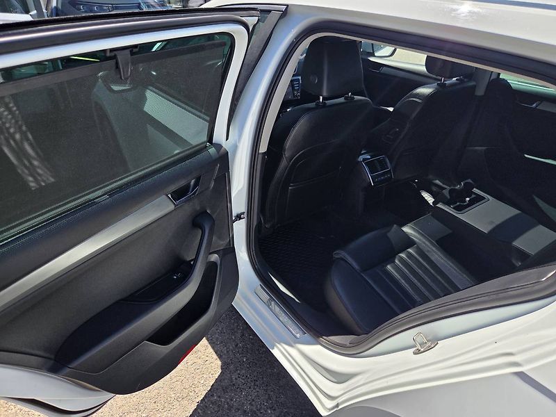 Škoda Superb (2015) 1.4 TSI Style Plus - fotka 42 z 53