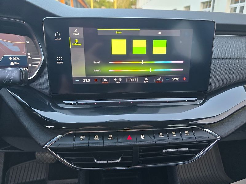 Škoda Octavia 2.0TDi 110kW DSG STYLE + NAVI - fotka 19 z 44