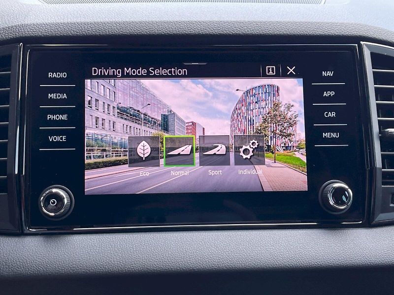 Škoda Karoq (2025) 1.5 TSI 110 kW DSG SportLine - fotka 18 z 35
