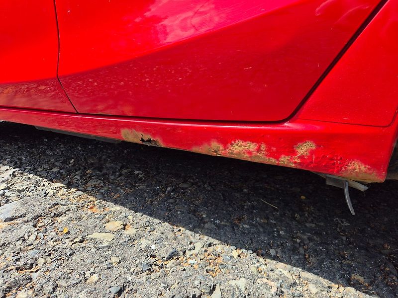 Mazda 2 1.3i 55kW, koroze prahů - fotka 19 z 21
