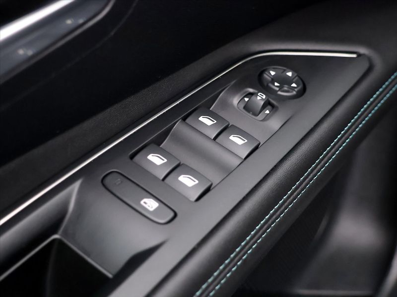 Peugeot 3008 1,5 HDI 96kW GT Aut. CZ - fotka 16 z 36