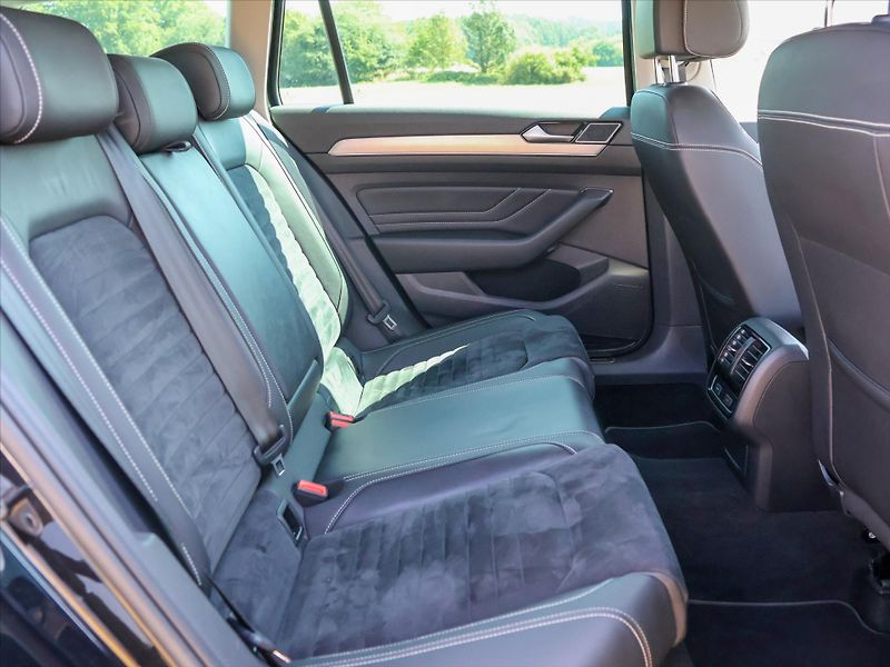Volkswagen Passat 2,0 TDI 110kW DSG Elegance - fotka 14 z 39