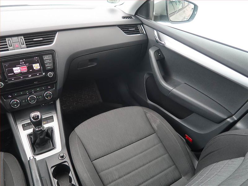 Škoda Octavia (2017) 1.6 TDI, Tempomat - fotka 8 z 19