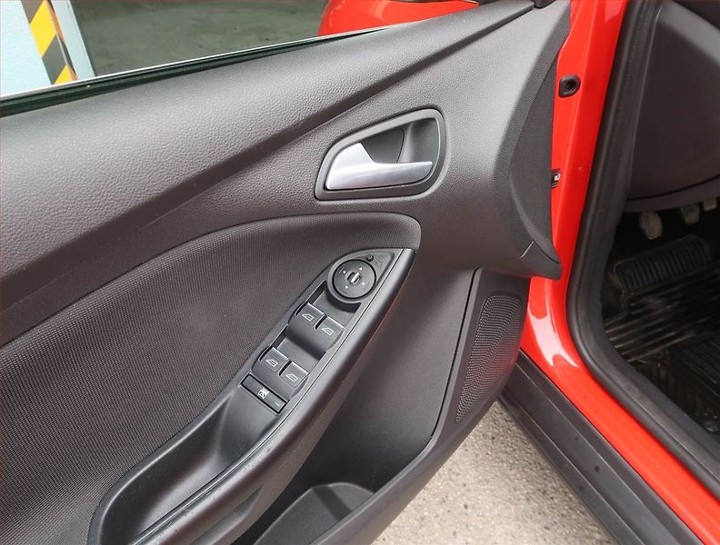 Ford Focus (2014) Trend Sport 1.0 EcoBoost - fotka 16 z 16