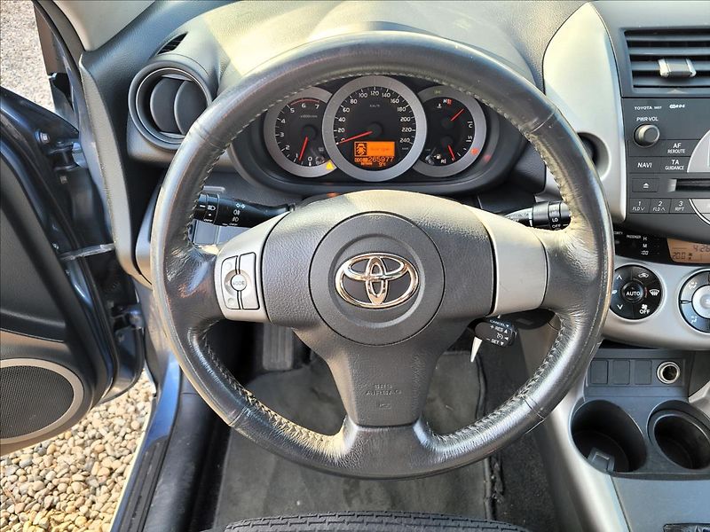 Toyota RAV4 2,2 D4-D,4x4,klima,alu, - fotka 20 z 35